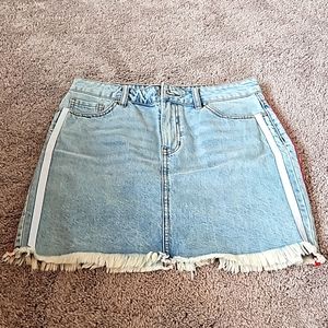 4/$20 KENDALL + KYLIE JEAN SKIRT